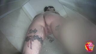 Ladymuffin Ejaculates in Shower